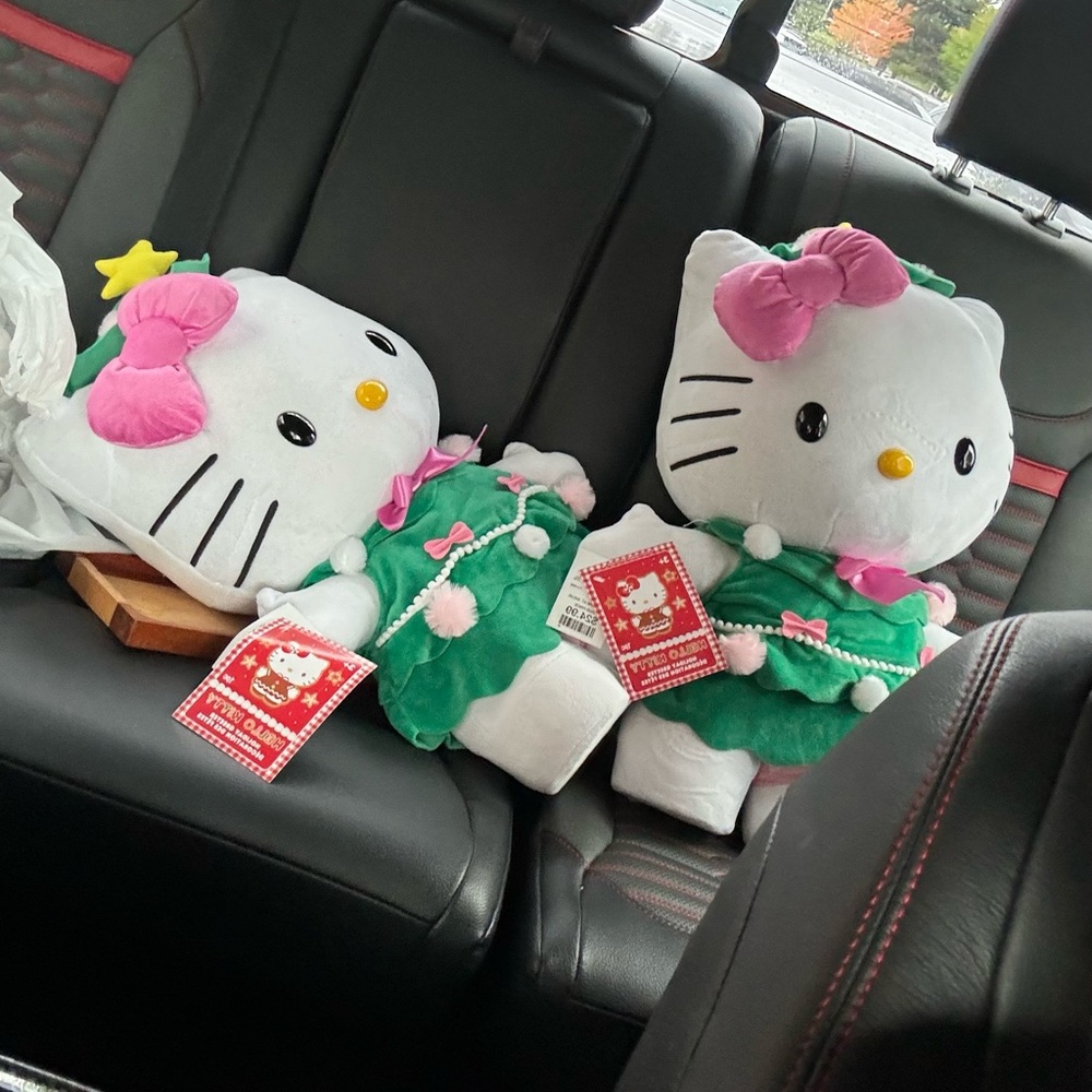 Hello Kitty greeter